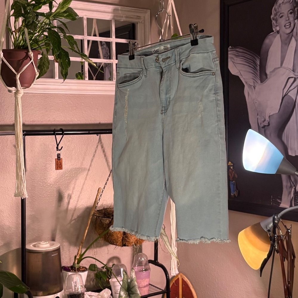 YMI Jeans USA‎ Light Wash Frayed Hem Bermuda Shorts Women Size 7 28